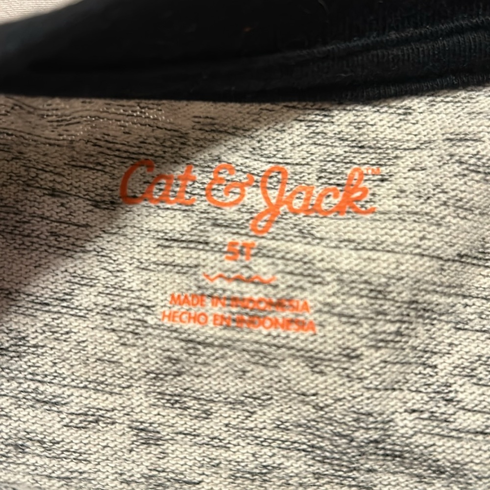 New Cat & Jack Size 5 LS round neck pullover shirt.  Super soft. Black and white - Picture 3 of 6